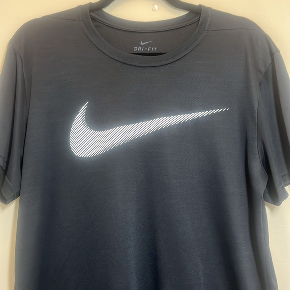 Nike Dri-Fit Black Training T-shirt with White Extra Large Swoosh Size Medium - Picture 2 of 7